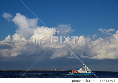 積雨雲在東Ogishima公園的夏天結束 57233291