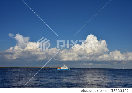 積雨雲在東Ogishima公園的夏天結束 57233332