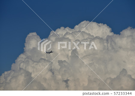 積雨雲在東Ogishima公園的夏天結束 積雨雲在東Ogishima公園的夏天結束 57233344