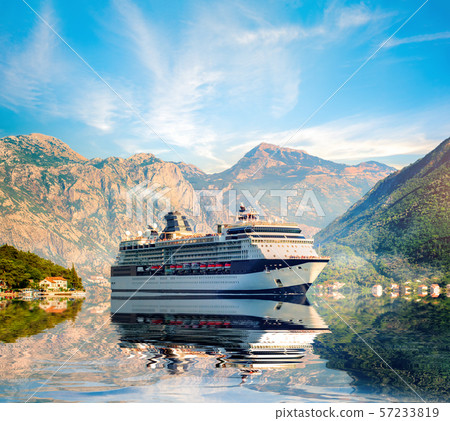 Cruise liner ship Cruise liner ship 57233819