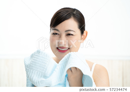 洗臉和毛巾 洗臉和毛巾 57234474