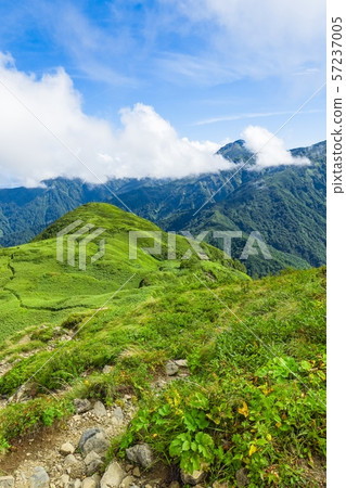 攀登Amajiyama（從Amakisoyama山頂觀看Sugadaira和Yakeyama） 57237005