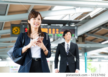 Commuter woman train station business woman smartphone photography cooperation: Keio Electric Railway Co., Ltd. 57237492