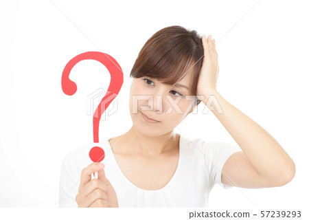 有問號的一名婦女 57239293