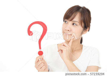 有問號的一名婦女 57239294