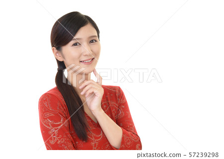 一個女人帶著微笑 57239298