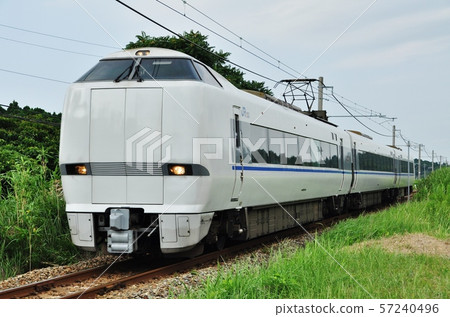 Limited express Hakutaka running between Nanao Line, Hodatsu and Shikinami Station (Series 681) 57240496