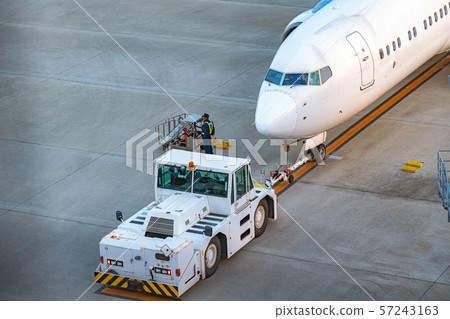 客機被推回去了 客機被推回去了 57243163