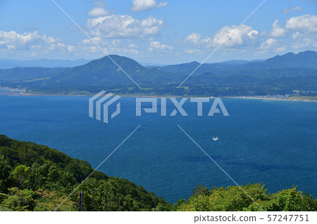從北海道函館市函館山頂拍攝函館灣的照片 57247751