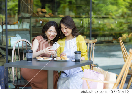 Young woman cafe Young woman cafe 57251610