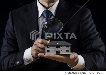 House model, loupe, businessman 57254530