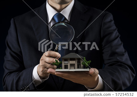 House model, loupe, businessman 57254532
