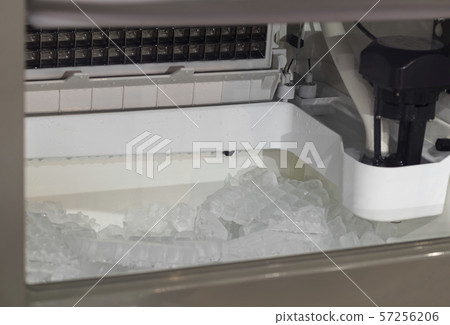 the cube ice in ice making machine the cube ice in ice making machine 57256206