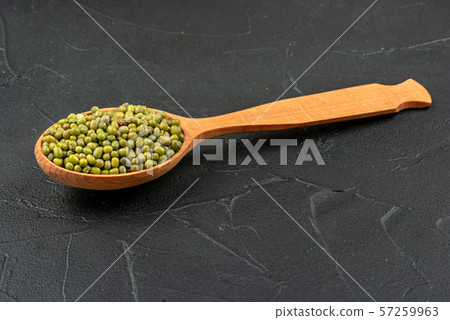 Mung beans in spoon 57259963
