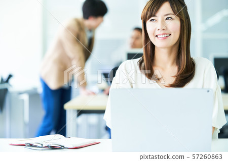 明亮的商業場景 明亮的商業場景 57260863