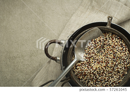 Quinoa seeds 57261045