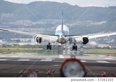 從天空的飛機著陸 從天空的飛機著陸 57261103
