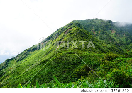 從Yodogawa路線看見的Naeba山徑Naeba山 57261260