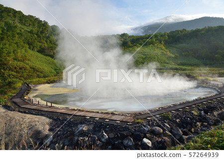 Take a morning view of Niseko Yumoto Oyunuma in Rankoshi-cho, Hokkaido Take a morning view of Niseko Yumoto Oyunuma in Rankoshi-cho, Hokkaido 57264939