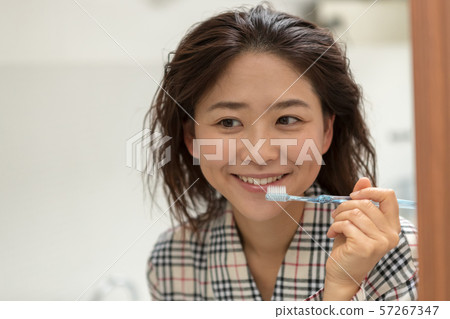 toothpaste, female, lady 57267347