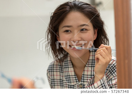 toothpaste, female, lady 57267348