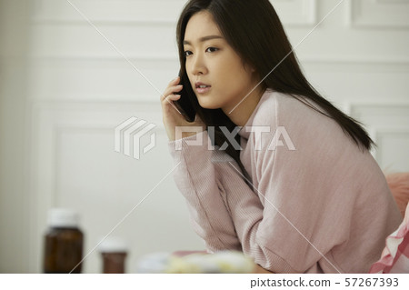 女人身體狀況不佳 57267393