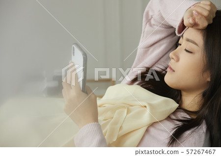 女人身體狀況不佳 57267467