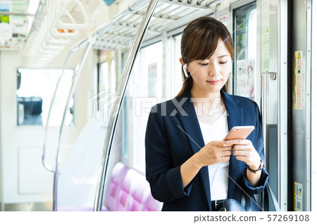 通勤女火車站女商人攝影合作:京王電鐵有限公司 通勤女火車站女商人攝影合作:京王電鐵有限公司 57269108