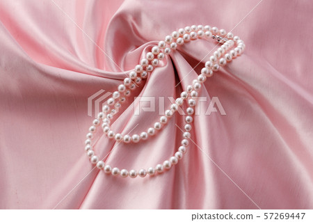 Pearl necklace Pearl necklace 57269447