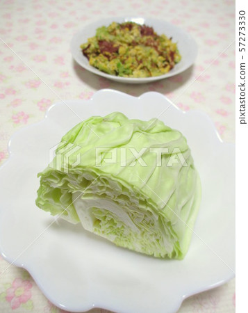 用春捲心菜和雞蛋炒的鹹豆 用春捲心菜和雞蛋炒的鹹豆 57273330