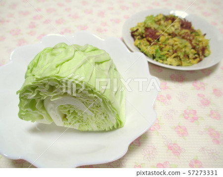 用春捲心菜和雞蛋炒的鹹豆 用春捲心菜和雞蛋炒的鹹豆 57273331
