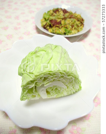 用春捲心菜和雞蛋炒的鹹豆 用春捲心菜和雞蛋炒的鹹豆 57273333