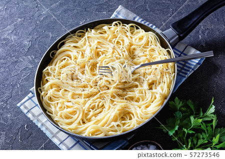 close-up of cacio e pepe in sjillet close-up of cacio e pepe in sjillet 57273546