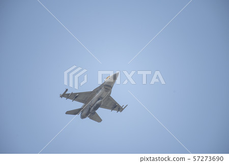 The fighter plane is running up. The fighter plane is running up. 57273690