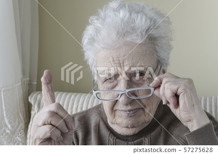 Senior woman with her finger up for admonition / Senior woman with her finger up for admonition / 57275628