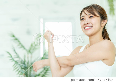美容美容年輕女性伸展 美容美容年輕女性伸展 57276198