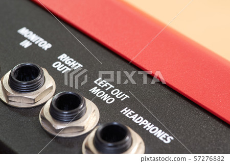 Electronic device connector 57276882