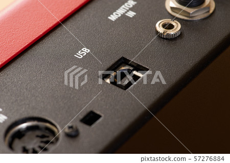 Electronic device connector 57276884