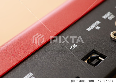 Electronic device connector 57276885