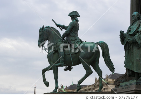 Monument to Maria Theresa in Vienna on the square near the Museum of Natural History. 57278177