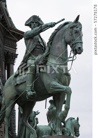 Monument to Maria Theresa in Vienna on the square near the Museum of Natural History. Monument to Maria Theresa in Vienna on the square near the Museum of Natural History. 57278178