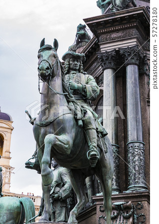 Monument to Maria Theresa in Vienna on the square near the Museum of Natural History. 57278180