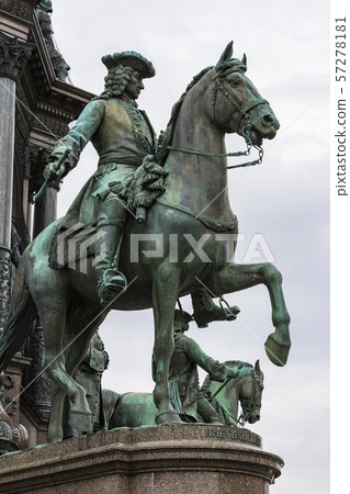 Monument to Maria Theresa in Vienna on the square near the Museum of Natural History. Monument to Maria Theresa in Vienna on the square near the Museum of Natural History. 57278181