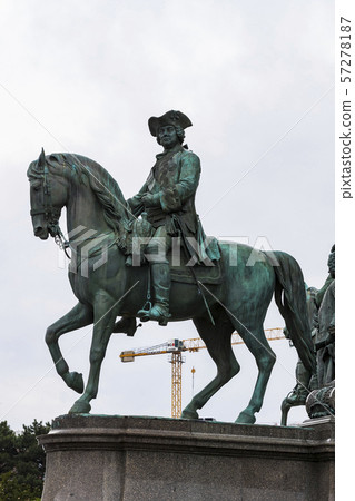 Monument to Maria Theresa in Vienna on the square near the Museum of Natural History. Monument to Maria Theresa in Vienna on the square near the Museum of Natural History. 57278187