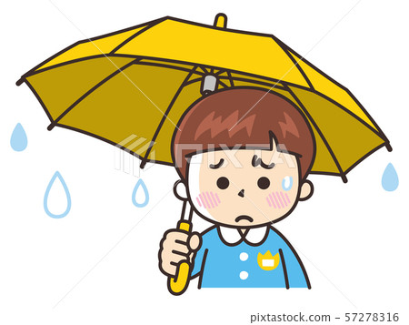 有傘的沮喪的幼兒園男孩 57278316
