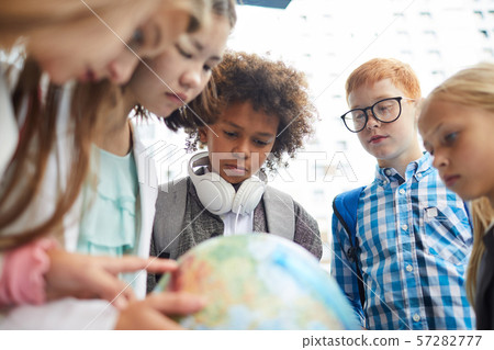 Children working in team 57282777