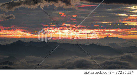 從富士山的第五階段看日出之前 57285134