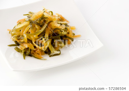 炒木瓜和切碎的海帶 炒木瓜和切碎的海帶 57286504