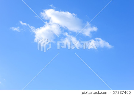  藍天和雲彩 57287460