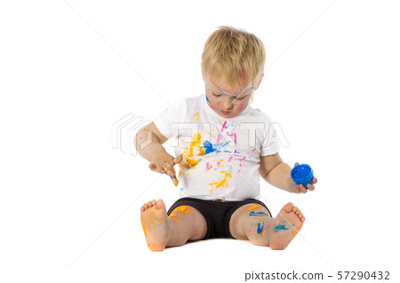 Blond kid paint plays 57290432